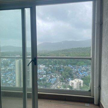 Room in 2 BHK Apartment at Wadhwa Atmosphere O2, Nahur Gaothan – for Rent