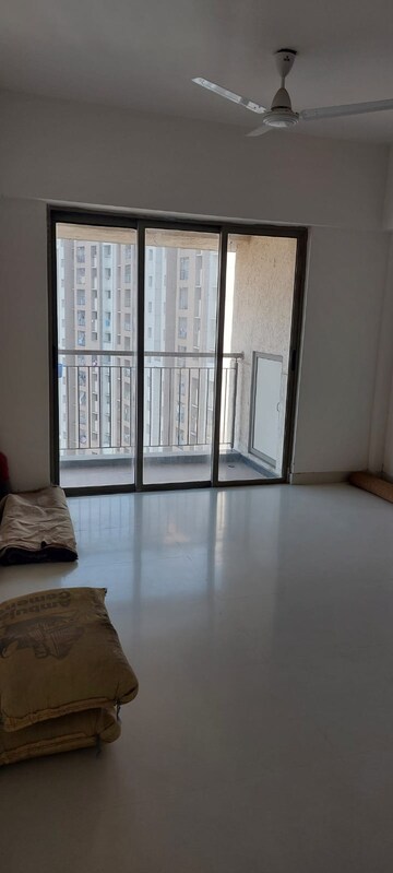 Room in 2 BHK Apartment at Lodha Splendora, Ghodbunder Road – for Rent