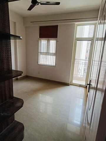 Room in 2 BHK Apartment at Shree Vardhman Mantra, Sector 67 – for Rent