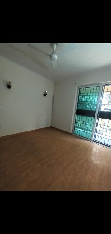 Room in 3 BHK Apartment at Ansal API Esencia, Sector 67 – for Rent