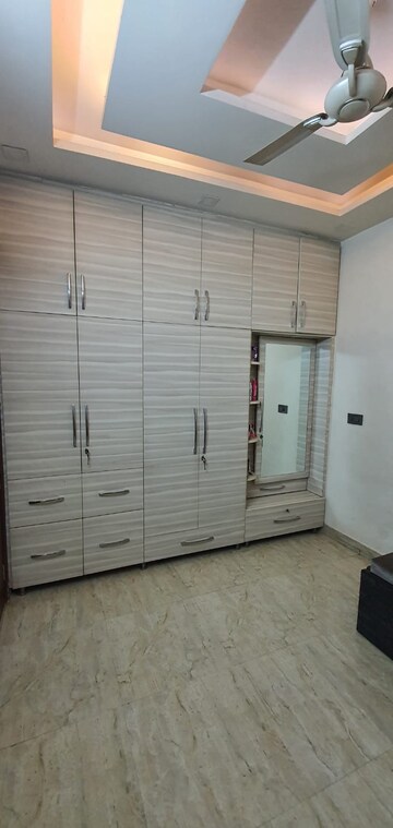 Room in 3 BHK Builder Floor at Mahavir Enclave 1 – for Rent