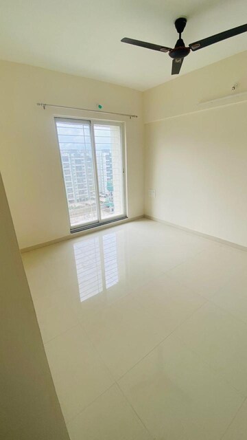 Room in 3 BHK Apartment at Mantra Insignia, Mundhwa – for Rent