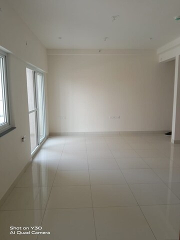 Room in 2 BHK Apartment at Puravankara Silversands, Mundhwa – for Rent