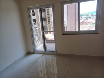 Room in 2 BHK Apartment at Puravankara Silversands, Mundhwa – for Rent