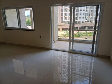 Room in 2 BHK Apartment at Puravankara Silversands, Mundhwa – for Rent
