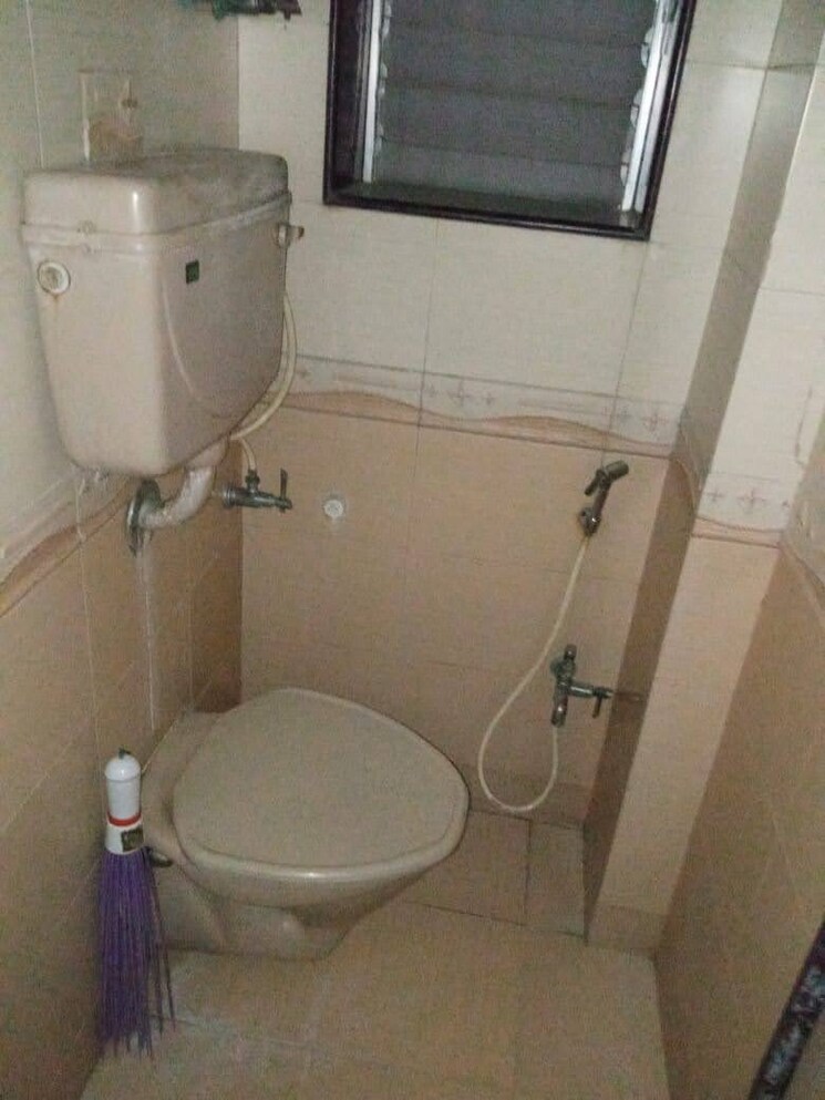 Bathroom, s-k-desai-building-chs 3 Bedroom 1000 Sq.Ft. Apartment In Malad West Mumbai 8239300