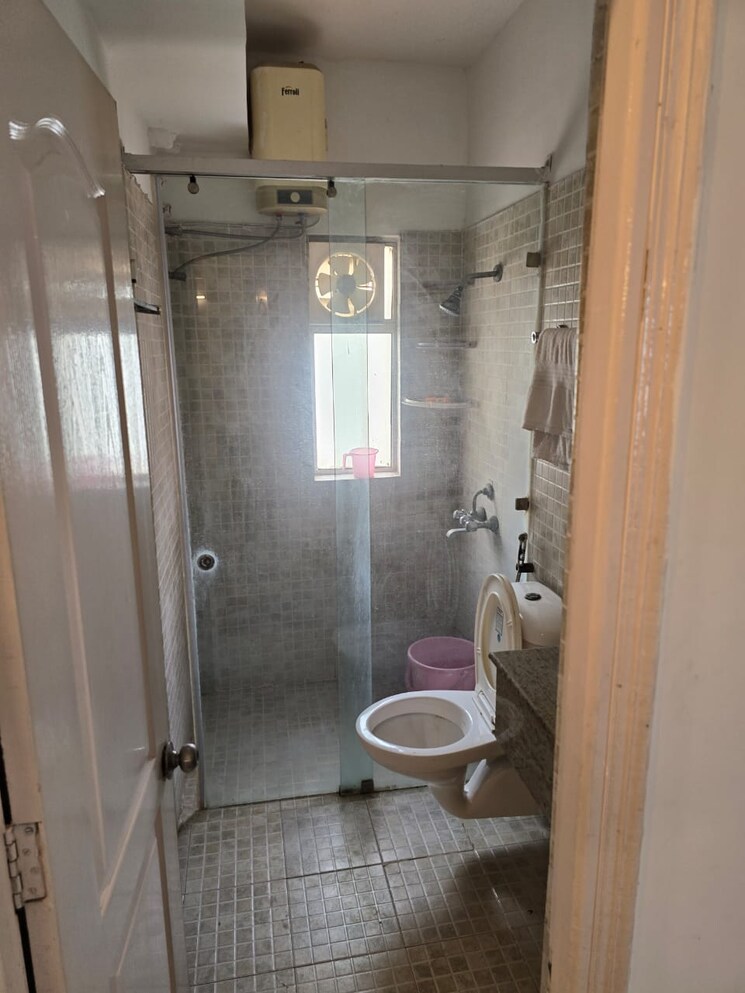 Bathroom, jaypee-greens-kosmos 2 Bedroom 1200 Sq.Ft. Apartment In Sector 134 Noida 8239399