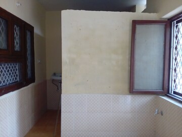 Room in 2 BHK Apartment at Sarita Vihar – for Rent