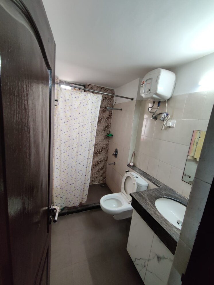 Bathroom, unitech-the-residences-gurgaon 3 Bedroom 1600 Sq.Ft. Apartment In Sector 33 Gurgaon 8239682