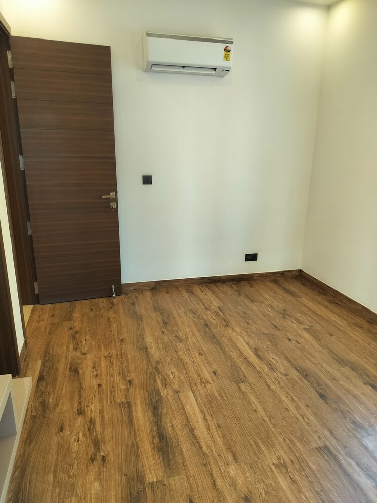 Room, sector 71 3 Bedroom 1800 Sq.Ft. Builder Floor In Sector 71 Gurgaon 8239715