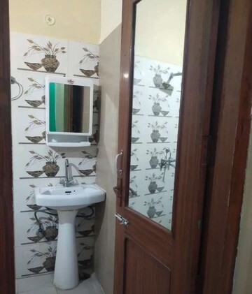 Master Bedroom in 1 BHK Builder Floor at Aliganj – for Rent