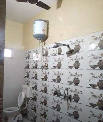 Bathroom in 1 BHK Builder Floor at Aliganj – for Rent
