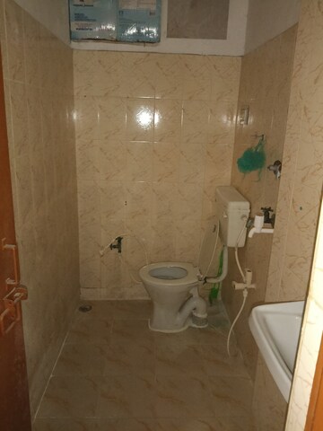 Bathroom in 2 BHK Builder Floor at Shalimar Apartments Shalimar Garden, Shalimar Garden – for Sale