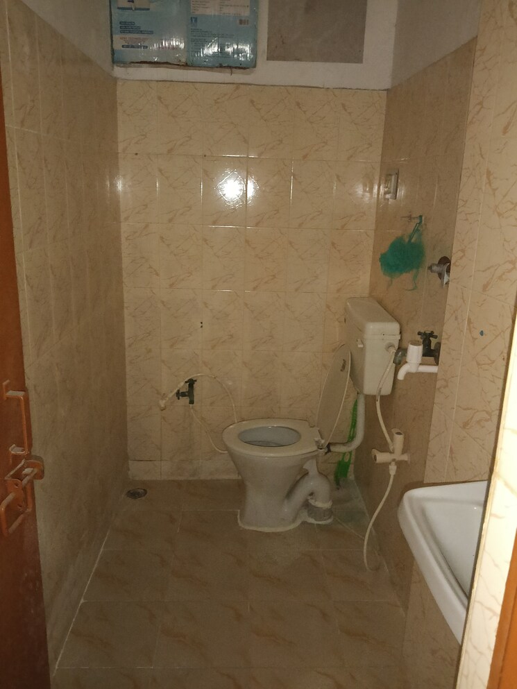 Bathroom, shalimar-apartments-shalimar-garden 2 Bedroom 900 Sq.Ft. Builder Floor In Shalimar Garden Ghaziabad 8239744