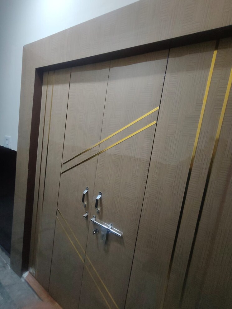 Bathroom, rampuri 6+ Bedroom 150 Sq.Yd. Independent House In Rampuri Ghaziabad 8239768