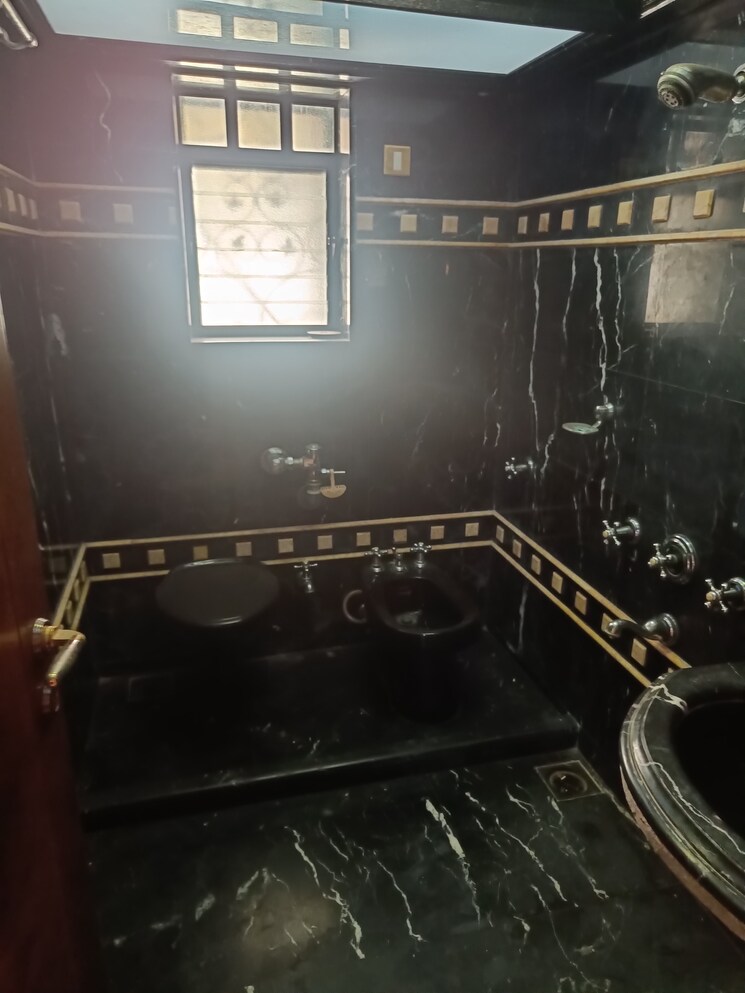 Bathroom, balasinor-chs 6 Bedroom 4500 Sq.Ft. Independent House In Kandivali West Mumbai 8239776