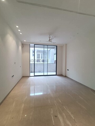 Room in 3.5 BHK Builder Floor at Sector 49 – for Sale