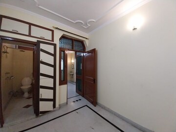 Room in 3 BHK Apartment at Pitampura – for Sale