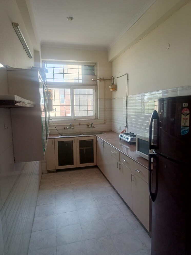 Kitchen, sector 31 2 Bedroom 300 Sq.Mt. Villa In Sector 31 Noida 8239848