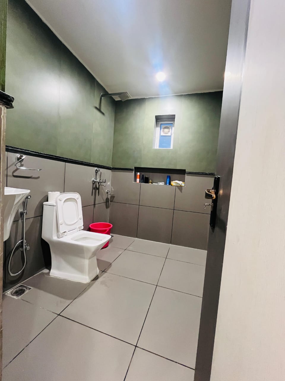 6+ BHK + Servant Room Independent House For Sale in Ansal Sushant Apartments