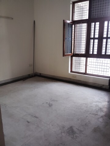 Room in 2 BHK Independent House at RWA Apartments Sector 50, Sector 50 – for Rent