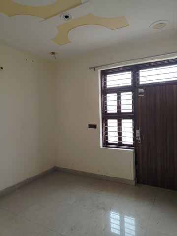 Room in 1.5 BHK Builder Floor at Sector 2 – for Rent