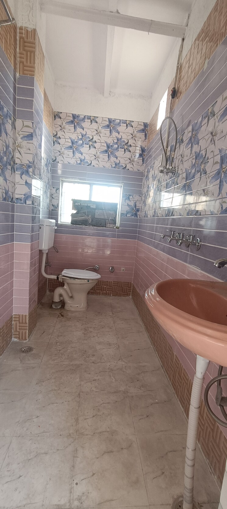 Bathroom, mayur vihar phase 1 2.5 Bedroom 1250 Sq.Ft. Apartment In Mayur Vihar Phase 1 Delhi 8239989