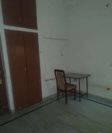 Room in 2 BHK Independent House at Jankipuram – for Rent