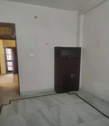 Room in 2 BHK Independent House at Jankipuram – for Rent