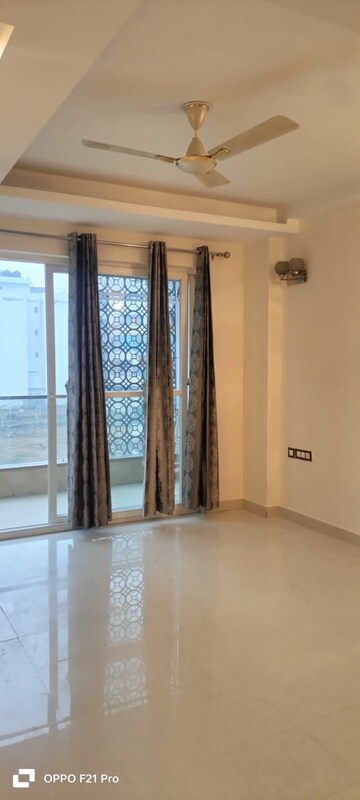 Room in 3 BHK Builder Floor at South City 2 – for Rent
