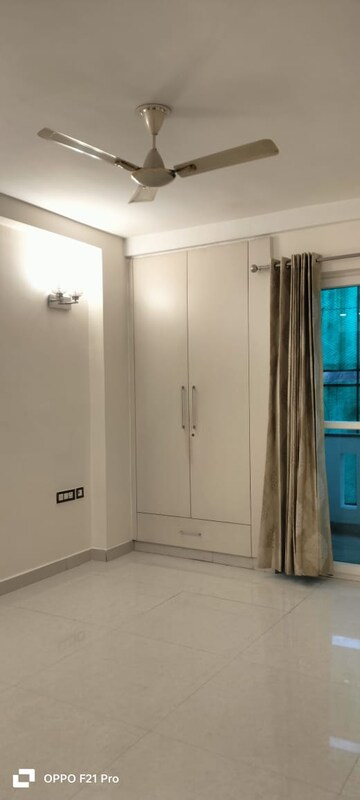 Room in 3 BHK Builder Floor at South City 2 – for Rent