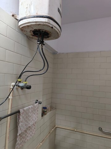 Bathroom in Studio Independent House at Sector 56 – for Rent