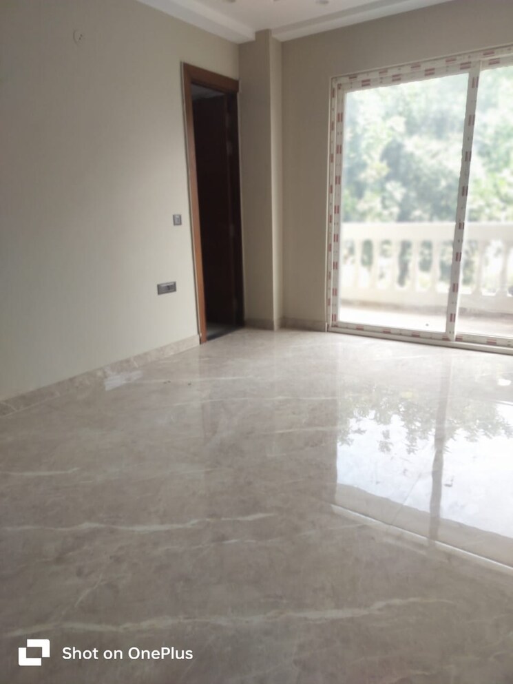 Room, sector 85 4 Bedroom 3150 Sq.Ft. Builder Floor In Sector 85 Faridabad 8240120