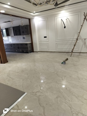 Parking in 4 BHK Builder Floor at Sector 85 – for Sale