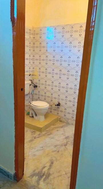 Attached Bathroom in 1 RK Independent House at Sector 22 – for Rent
