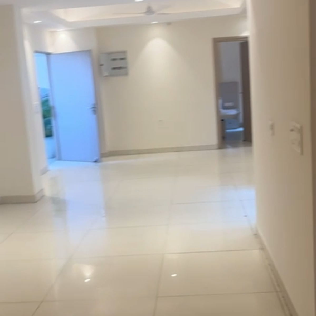 4 BHK + Pooja Room 2400 Sq.Ft. Apartment in M R Platinum 321