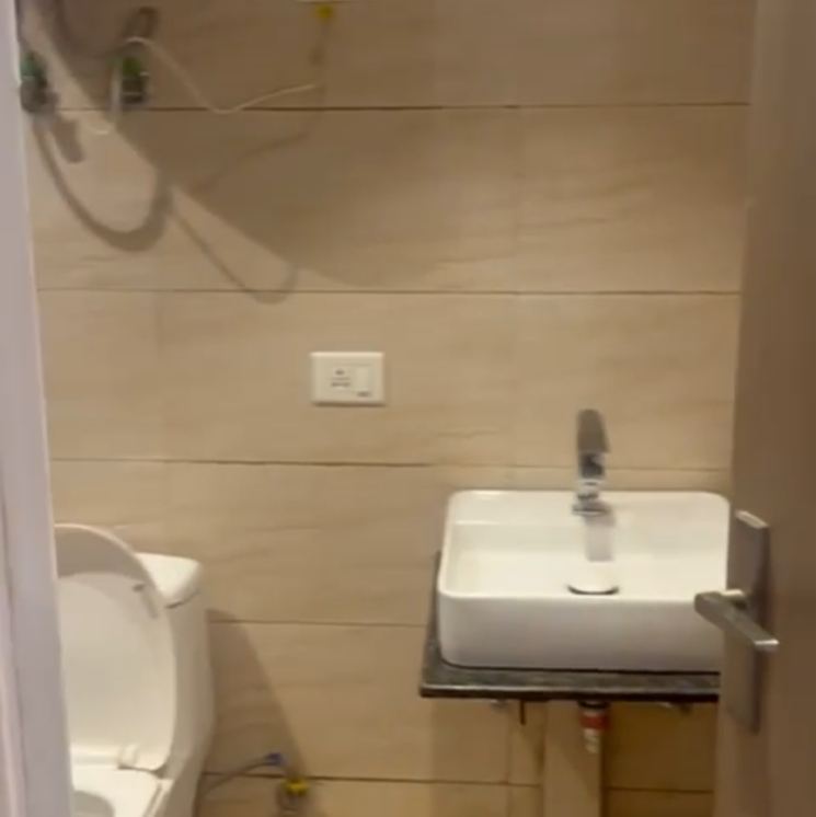 Bathroom, m-r-platinum-321 4 Bedroom 2400 Sq.Ft. Apartment In Sehani Khurd Ghaziabad 8240171