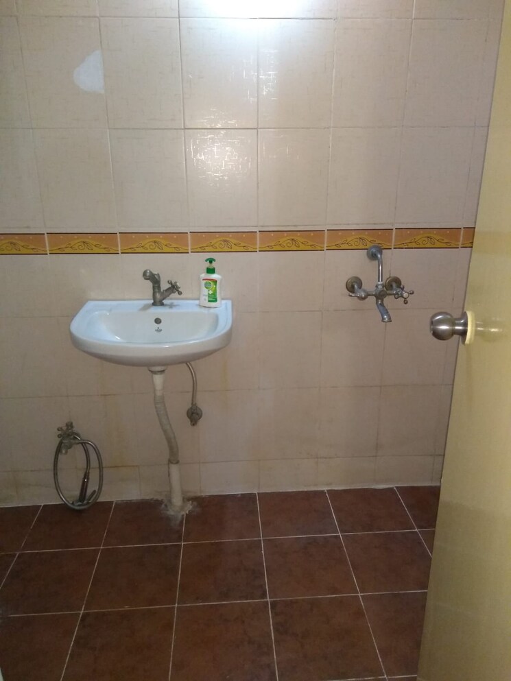 Bathroom, pentagon-fortune-east 3 Bedroom 1300 Sq.Ft. Apartment In Kharadi Pune 8240167