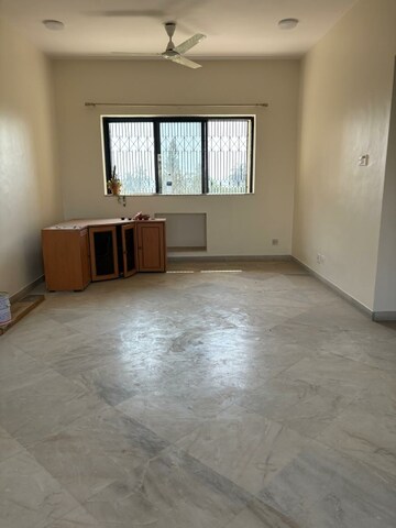 Room in 2 BHK Apartment at NRI Complex Phase I, Seawoods Sector 58 – for Rent