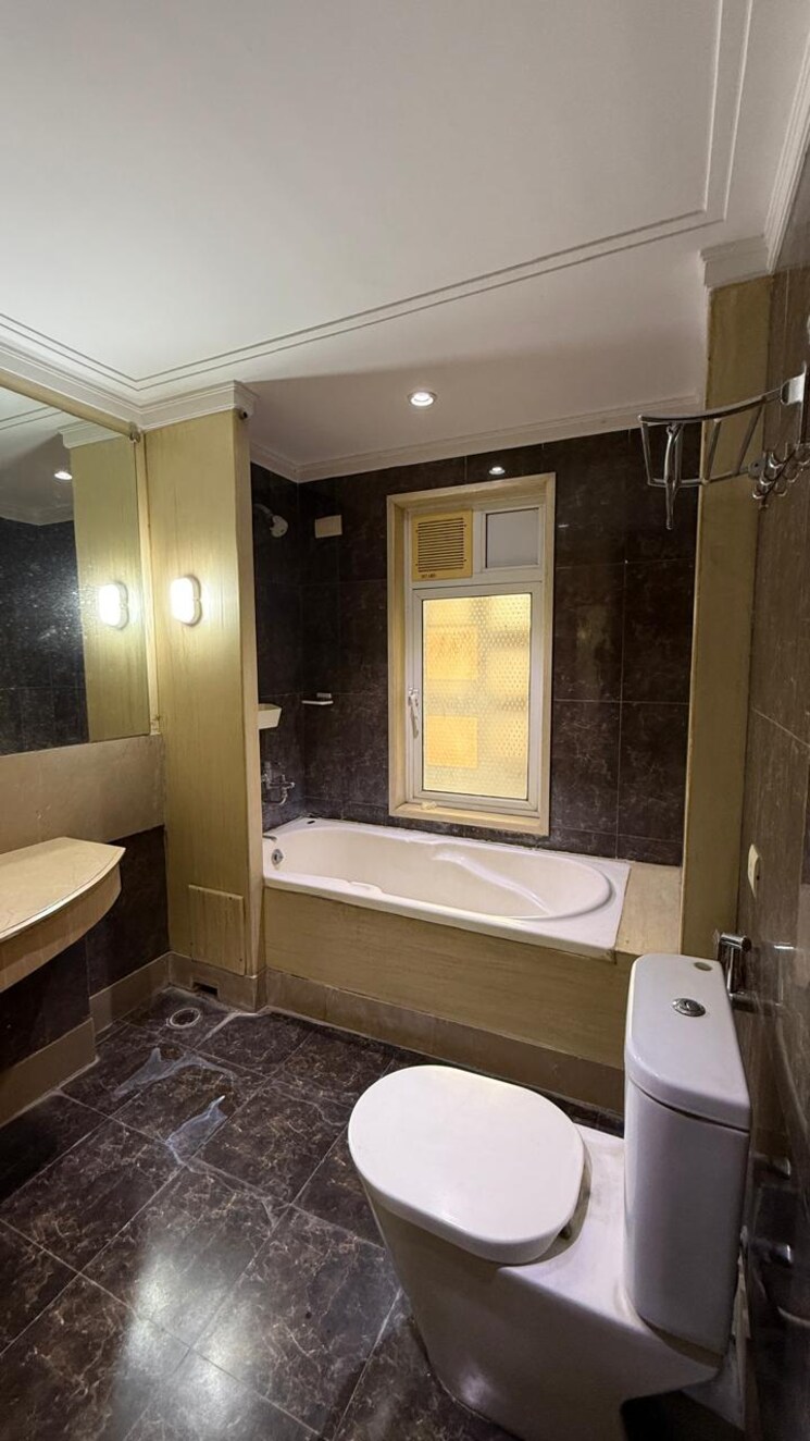 Bathroom, hiranandani-meadows 4 Bedroom 1980 Sq.Ft. Apartment In Manpada Thane 8240247