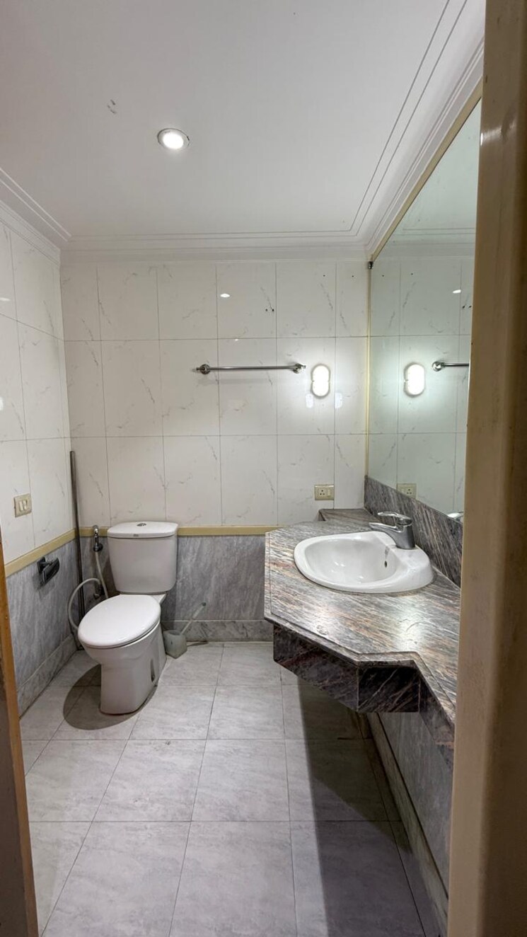 Bathroom, hiranandani-meadows 4 Bedroom 1980 Sq.Ft. Apartment In Manpada Thane 8240247