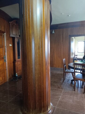 Furnished Amenities in 3 BHK Apartment at Mg Road – for Rent