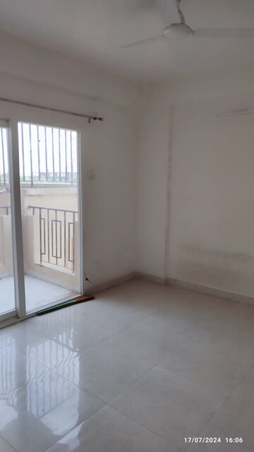 2 BHK Apartment For Rent in Signature Orchard Avenue 2, Sector 93