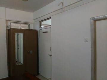 Room in 3 BHK Apartment at Kurla – for Rent