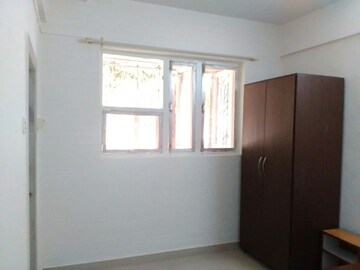 Room in 3 BHK Apartment at Kurla – for Rent