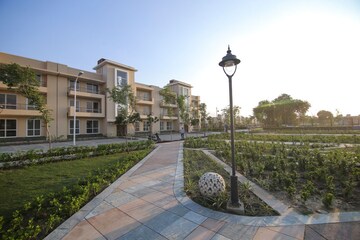 4 BHK Builder Floor – Garden View at BPTP Parkland Pride, Sector 77 - for Sale