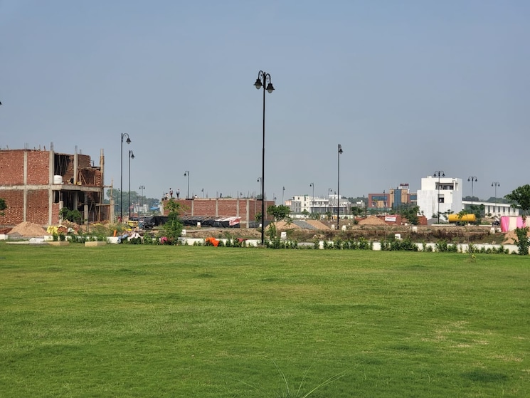 Garden, kailasha-enclave  1800 Sq.Ft. Plot In Sultanpur Road Lucknow 8240328