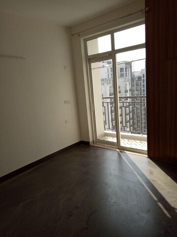 Room in 3.5 BHK Apartment at Ansals Celebrity Greens, Sushant Golf City – for Rent