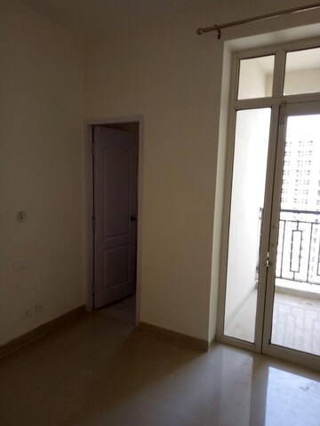 Room in 3.5 BHK Apartment at Ansals Celebrity Greens, Sushant Golf City – for Rent