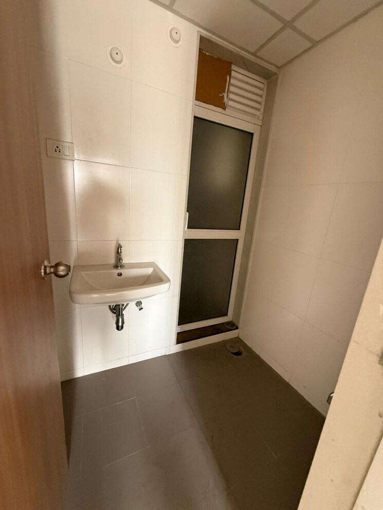 Bathroom, godrej-emerald 2 Bedroom 708 Sq.Ft. Apartment In Ghodbunder Road Thane 8240417